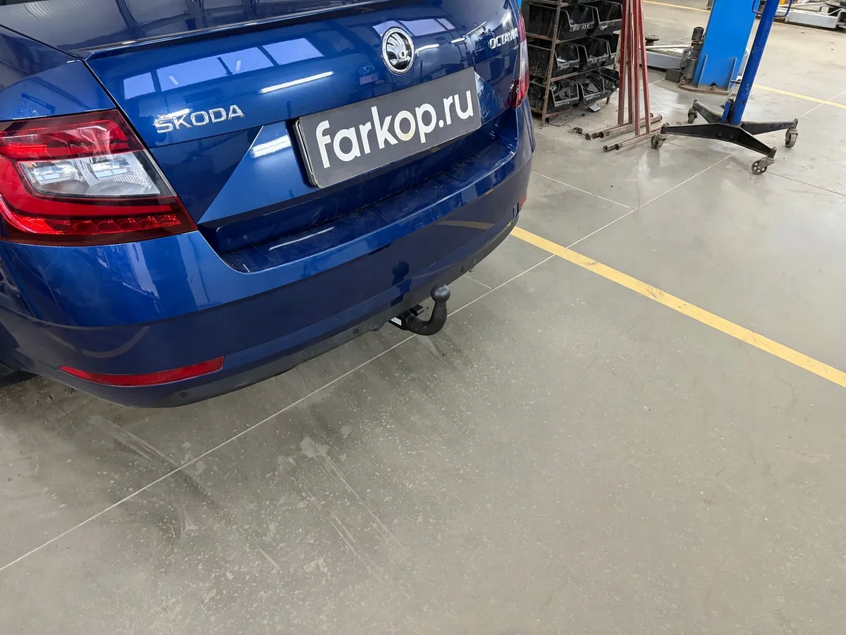 Фаркоп Steinhof для Skoda Octavia 2012-2020 V-063 в Барнаул