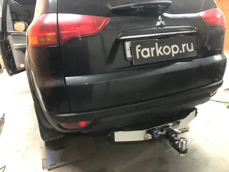 Фаркоп TowRus для Mitsubishi Pajero Sport 2008-2017 (с нерж. накладкой) 159366 в Барнаул