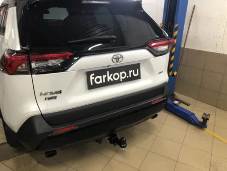Фаркоп Berg для Toyota RAV4 2019- F.5717.002 в Барнаул
